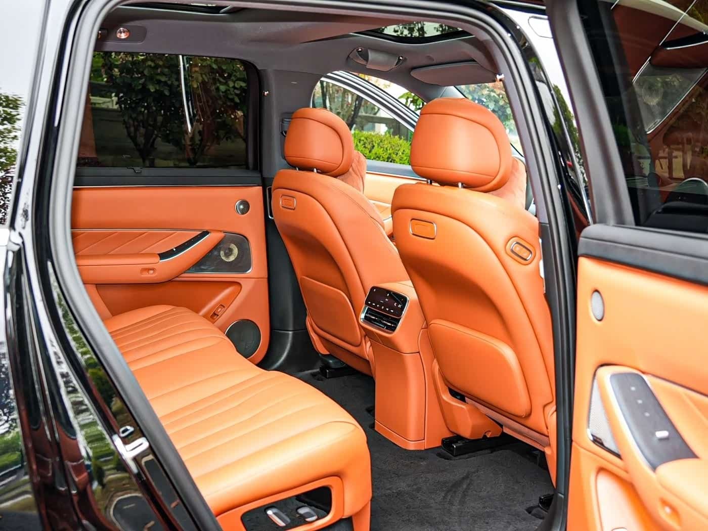 2025 Aito Wenjie AITO M8 Black, 14,000 km, China export – photo 15