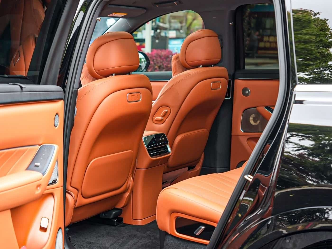 2025 Aito Wenjie AITO M8 Black, 14,000 km, China export – photo 18