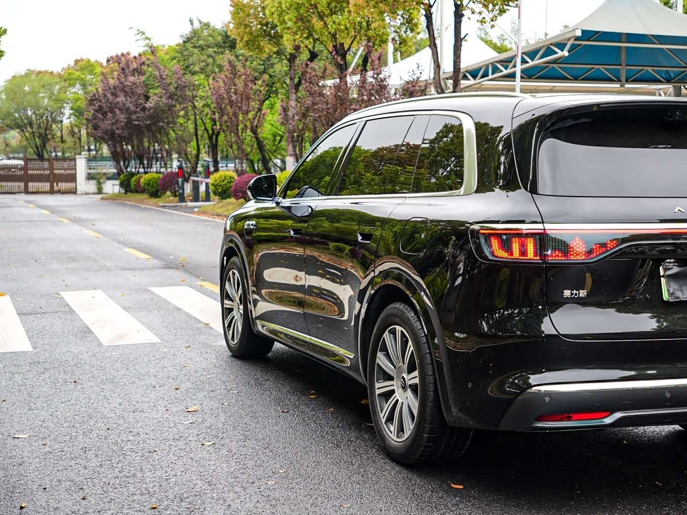 2025 Aito Wenjie AITO M8 Black, 14,000 km, China export – photo 11