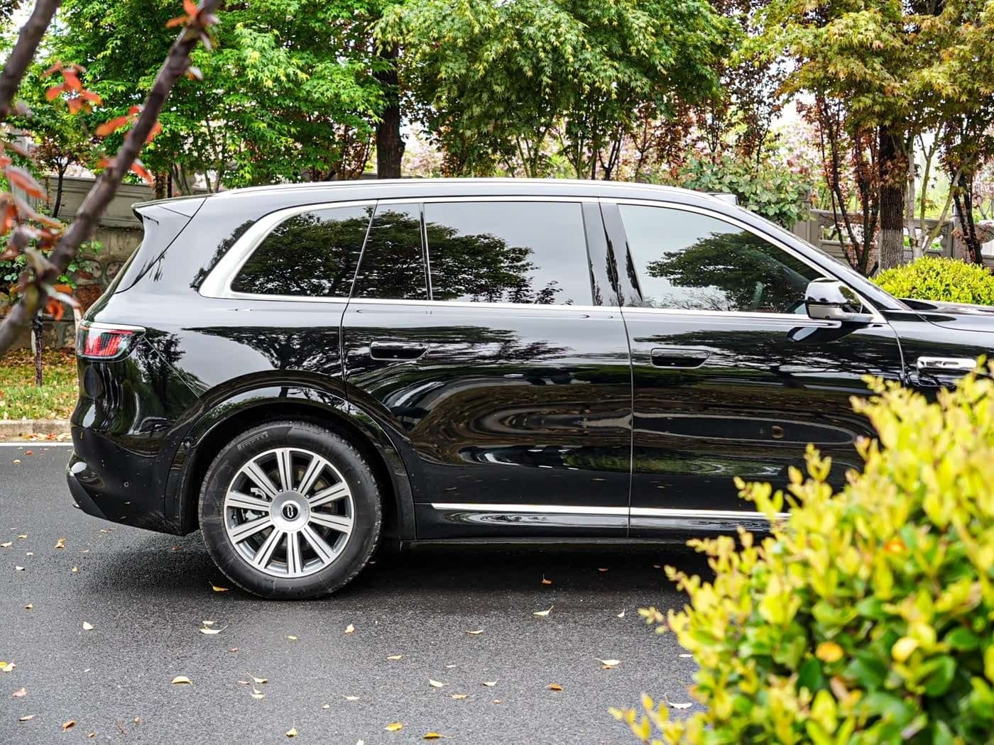 2025 Aito Wenjie AITO M8 Black, 14,000 km, China export – photo 8