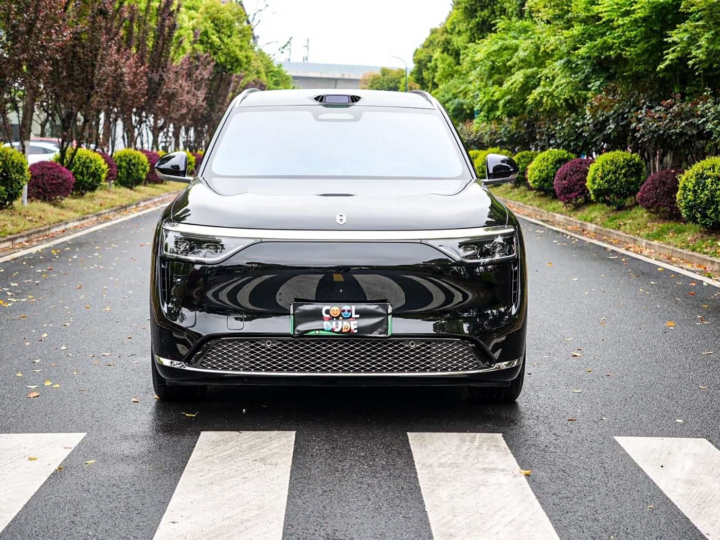 2025 Aito Wenjie AITO M8 Black, 14,000 km, China export – photo 2