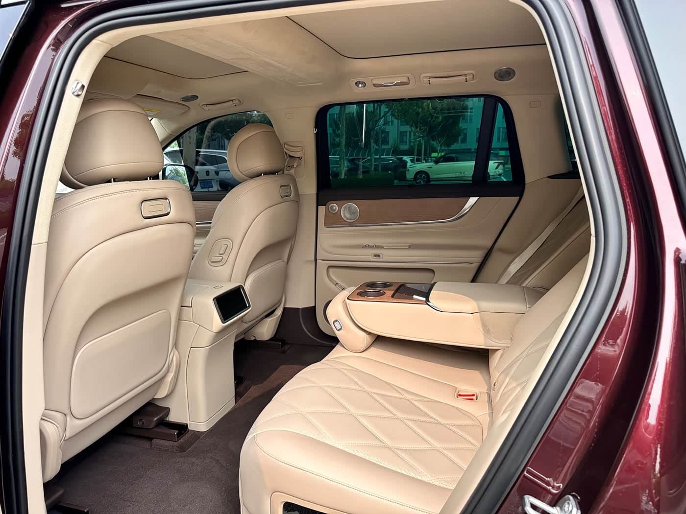2026 Aito Wenjie AITO M9 Red, 1,800 km, China export – photo 8