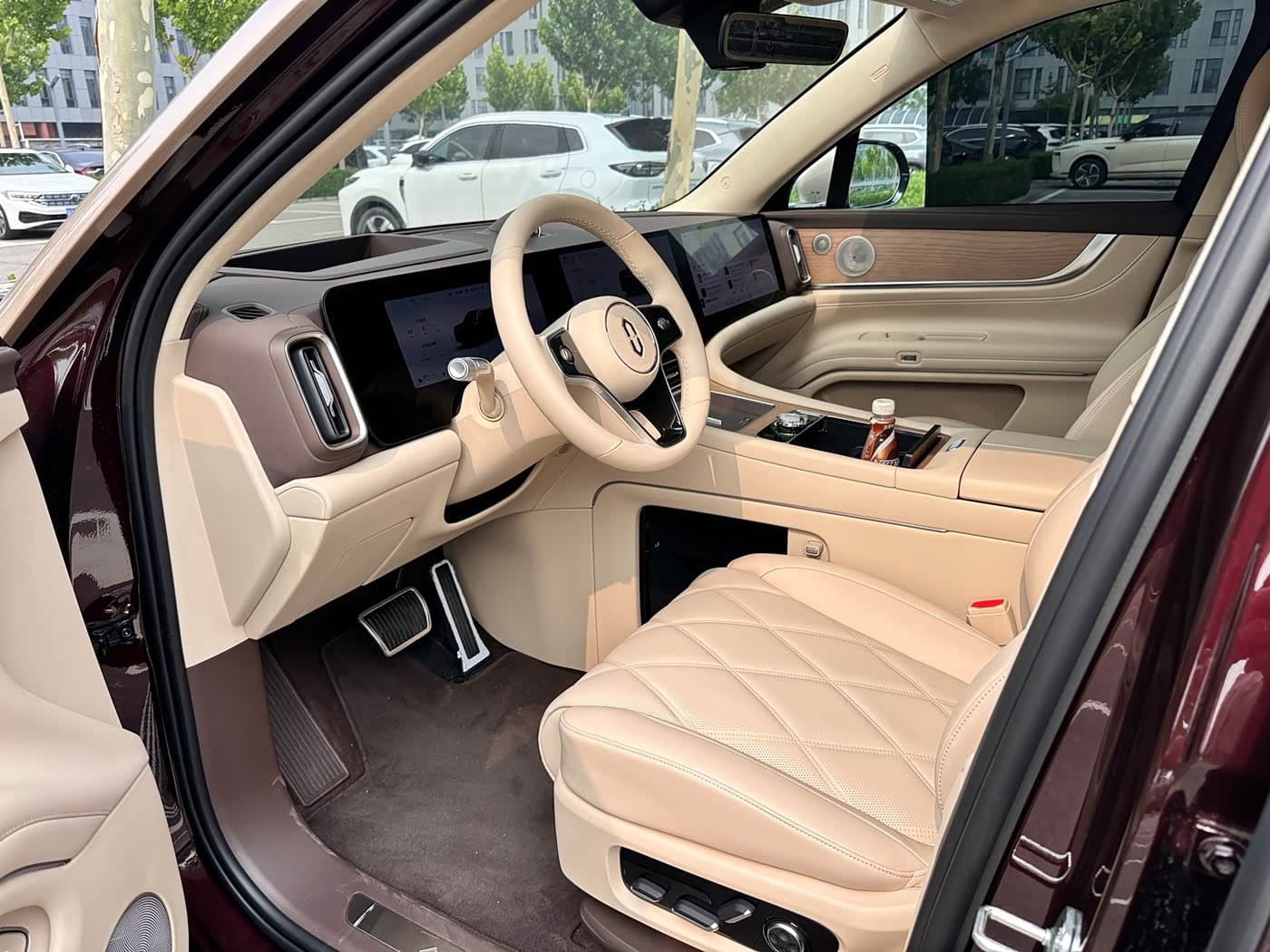 2026 Aito Wenjie AITO M9 Red, 1,800 km, China export – photo 7