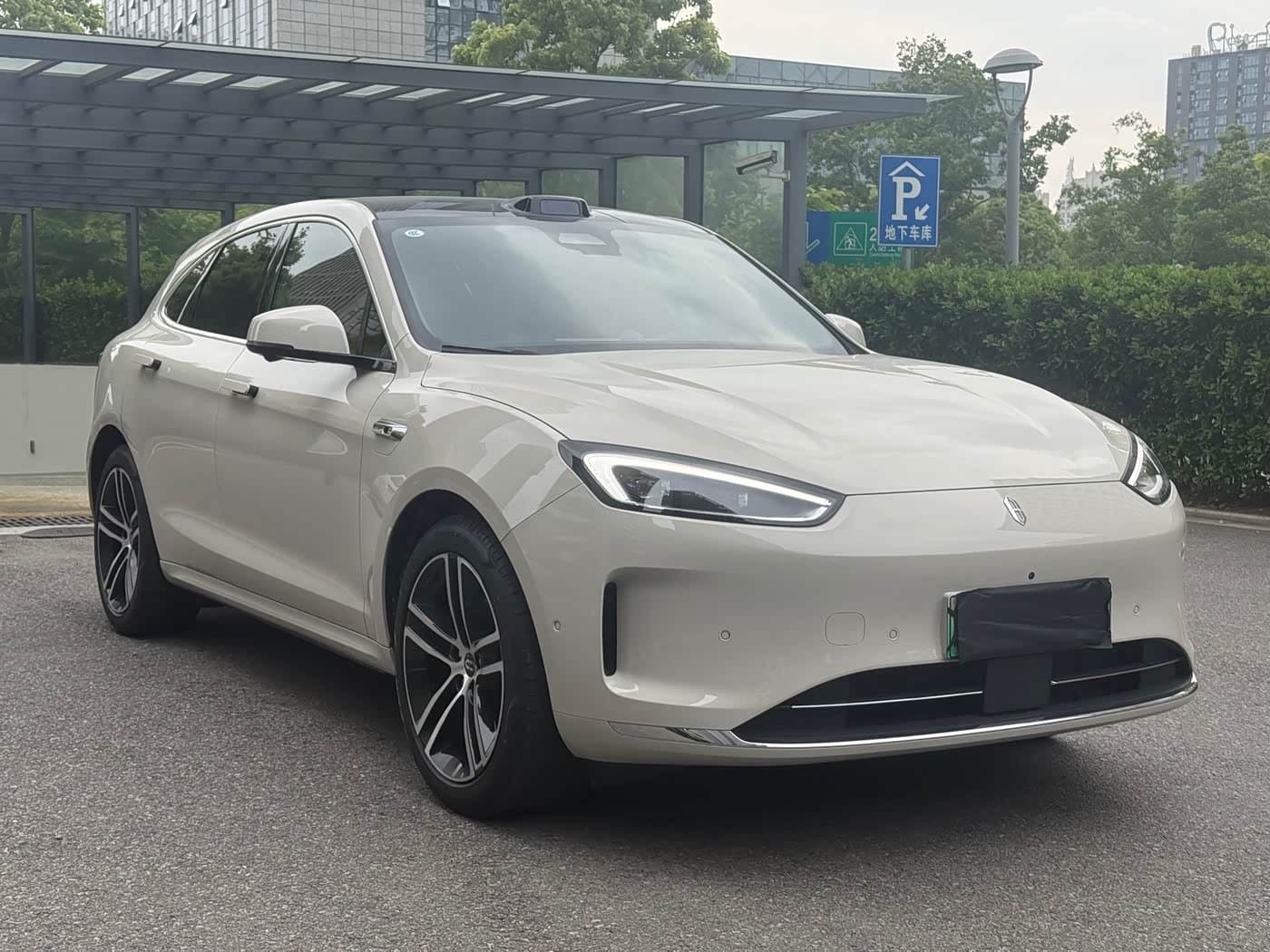 2025 Aito Wenjie AITO M5 White, 10,000 km, China export – photo 3