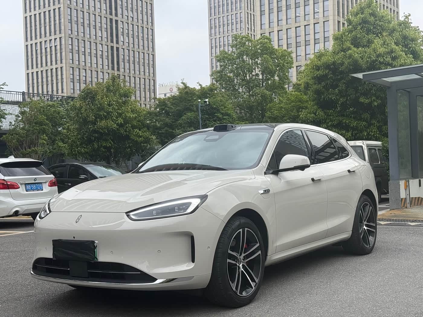 2025 Aito Wenjie AITO M5 White, 10,000 km, China export – photo 1