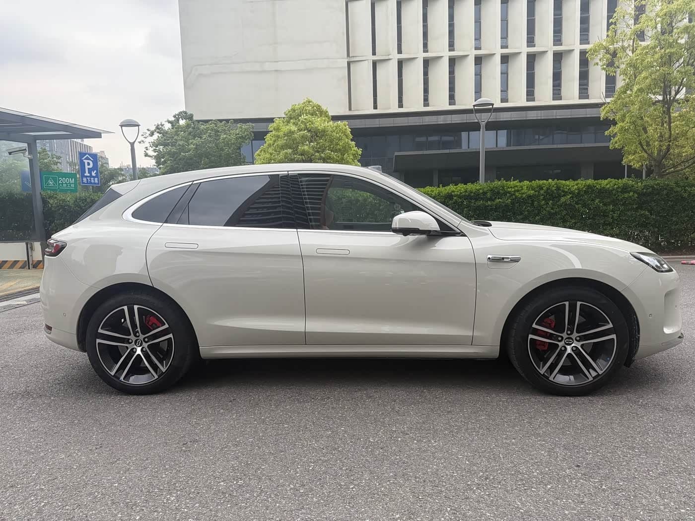2025 Aito Wenjie AITO M5 White, 10,000 km, China export – photo 4
