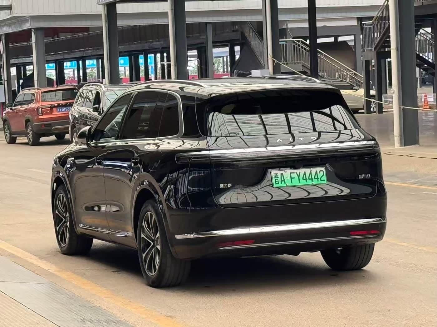 2025 Aito Wenjie AITO M7 Black, 6,000 km, China export – photo 17