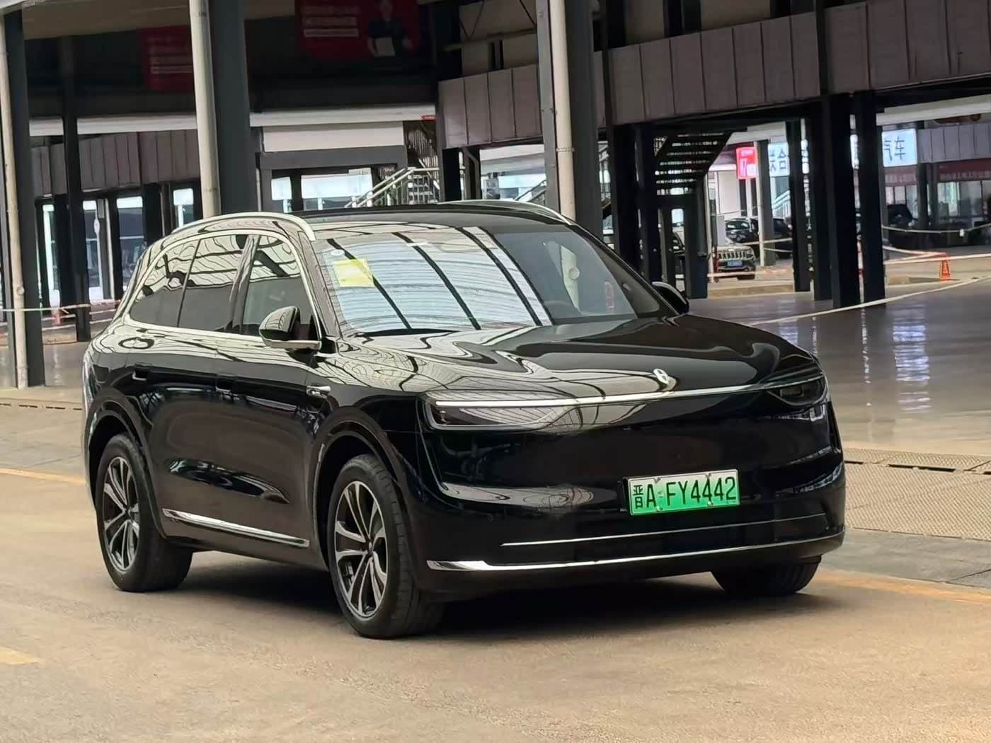 2025 Aito Wenjie AITO M7 Black, 6,000 km, China export – photo 3