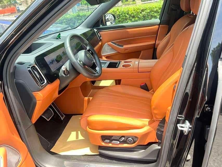 2025 Aito Wenjie AITO M8 Black, 10,000 km, China export – photo 8