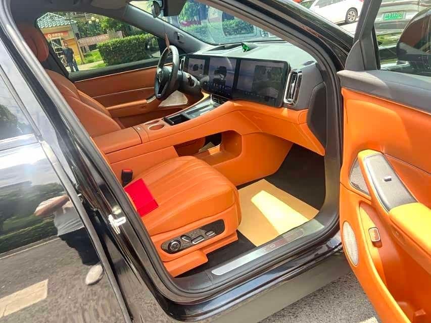 2025 Aito Wenjie AITO M8 Black, 10,000 km, China export – photo 7
