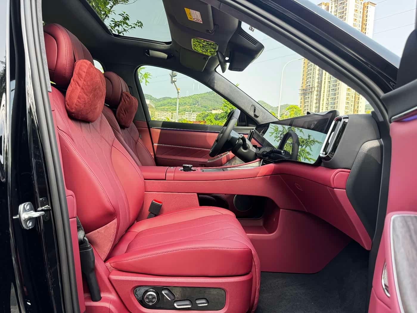2026 Aito Wenjie AITO M8 Black, 2,000 km, China export – photo 8