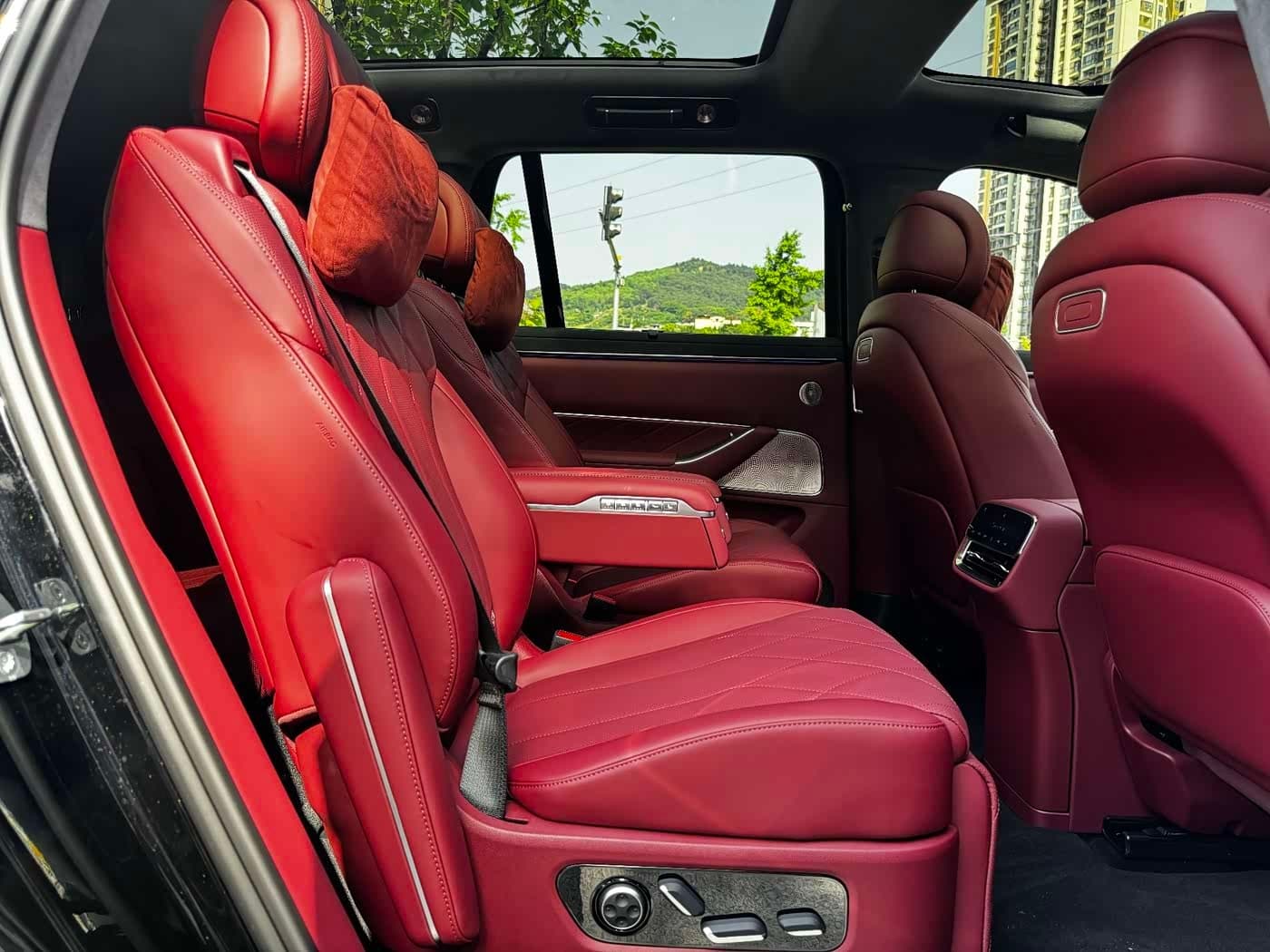 2026 Aito Wenjie AITO M8 Black, 2,000 km, China export – photo 11