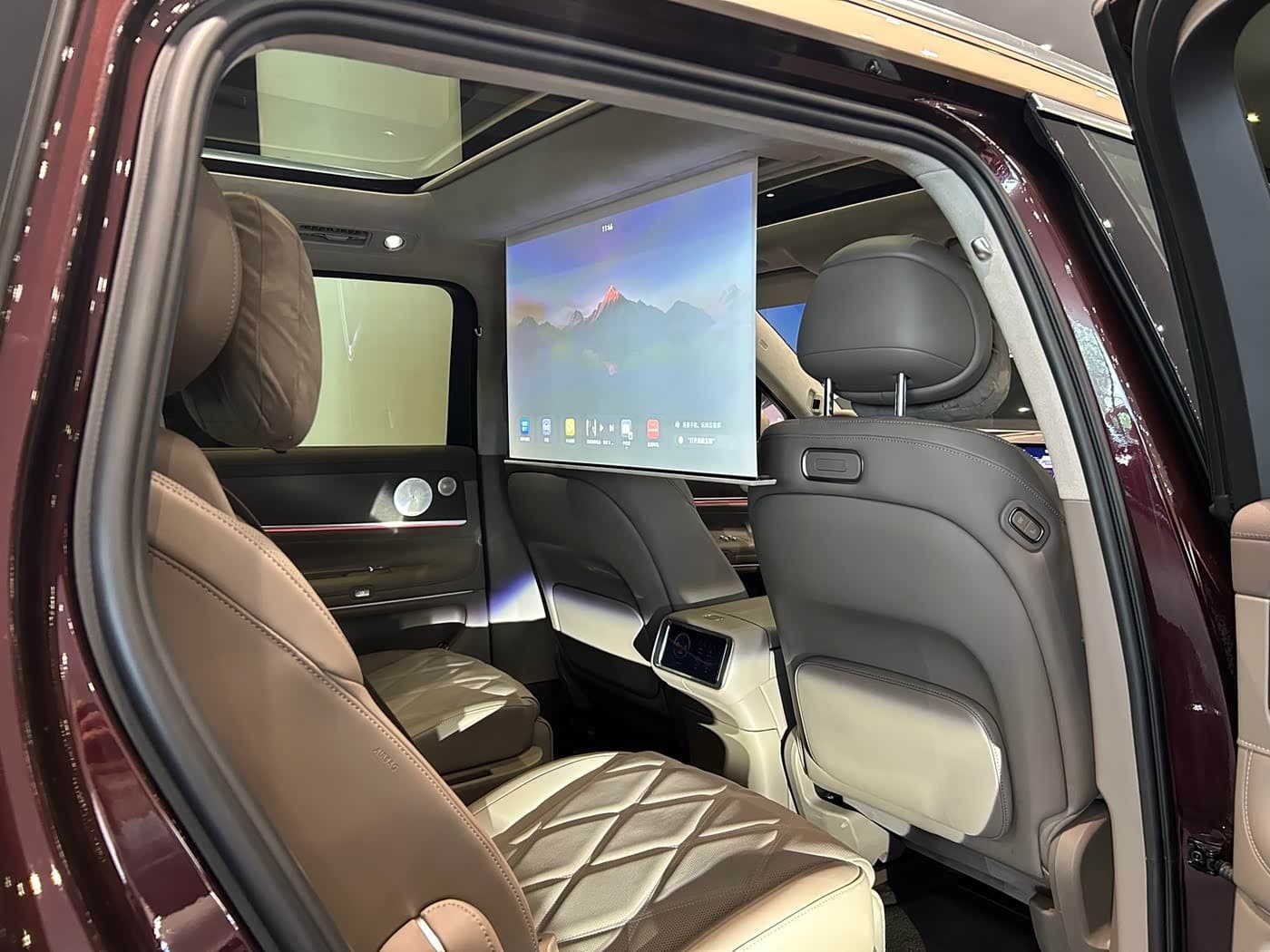 2025 Aito Wenjie AITO M9 Red, 15,000 km, China export – photo 10