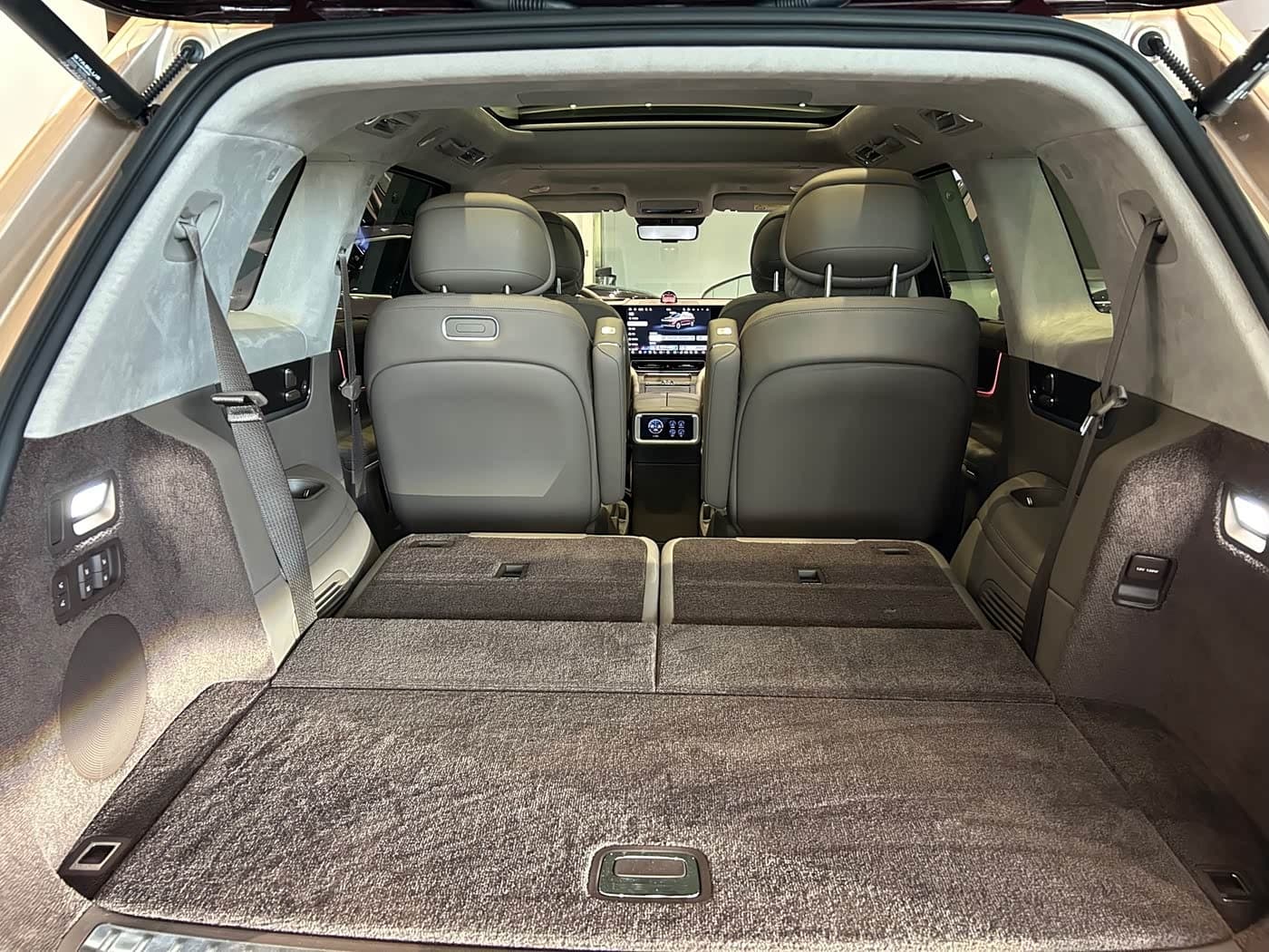 2025 Aito Wenjie AITO M9 Red, 15,000 km, China export – photo 14