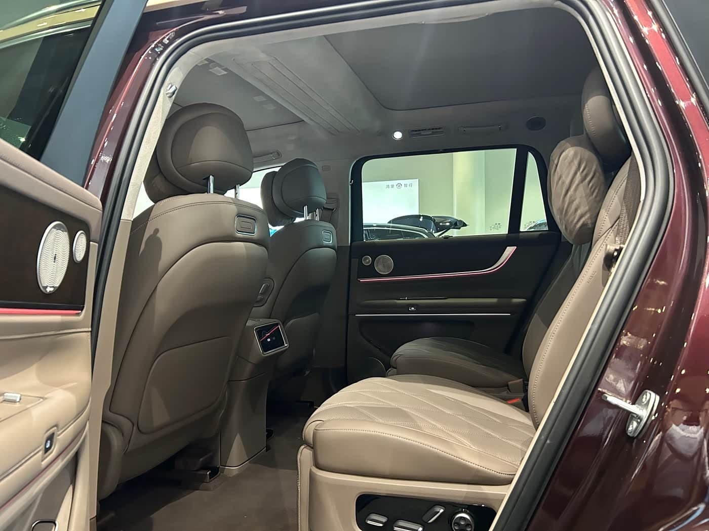 2025 Aito Wenjie AITO M9 Red, 15,000 km, China export – photo 6