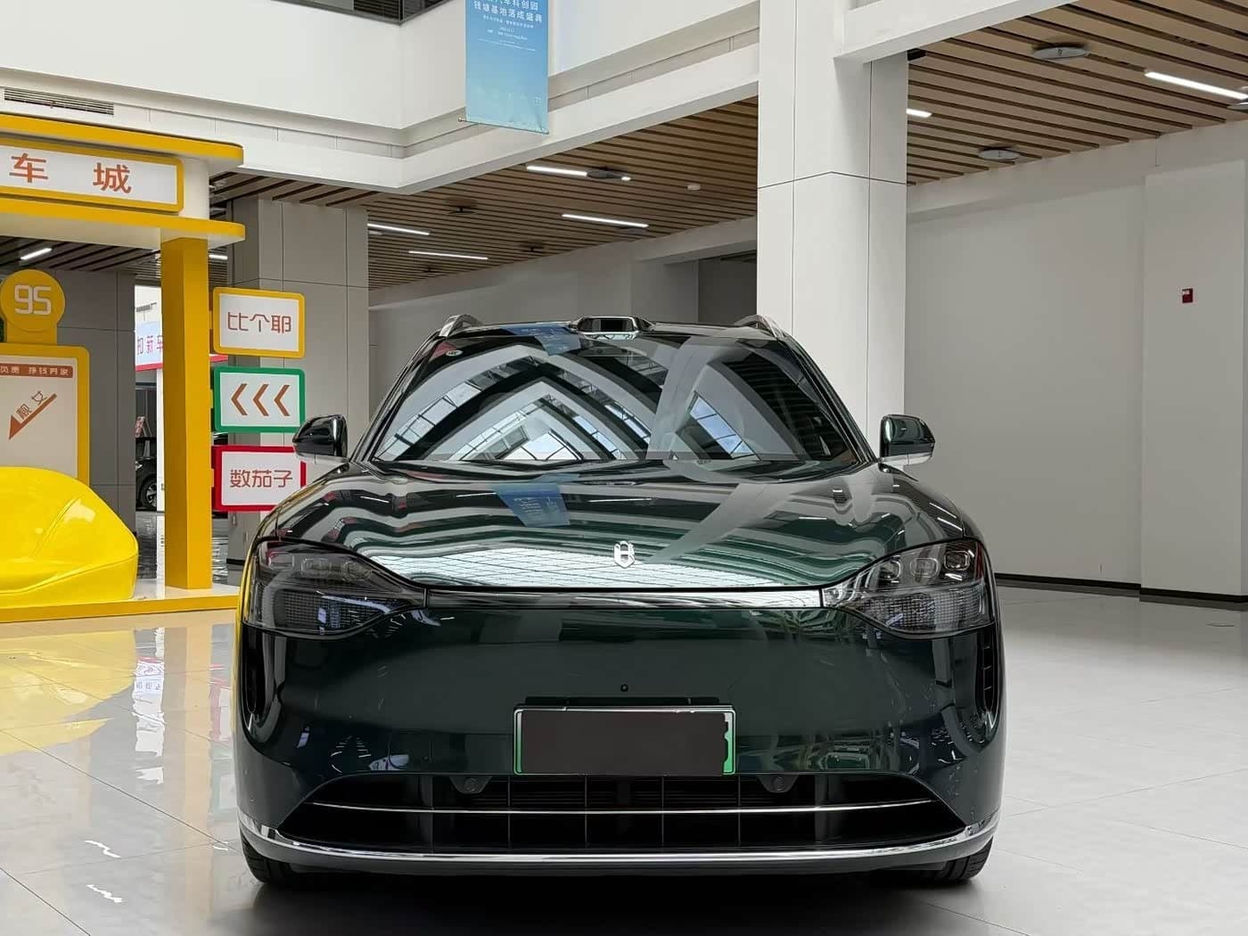 2026 Aito Wenjie AITO M9 Green, 12,000 km, China export – photo 2