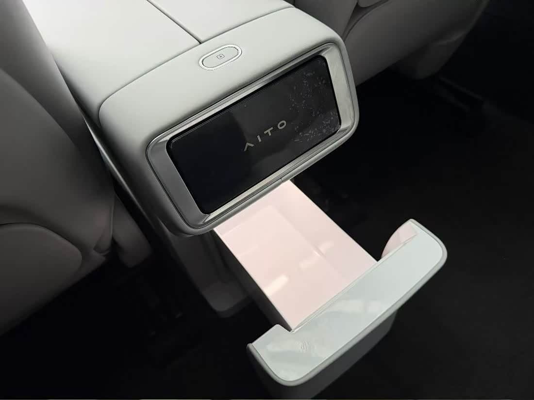 2026 Aito Wenjie AITO M9 Green, 12,000 km, China export – photo 9