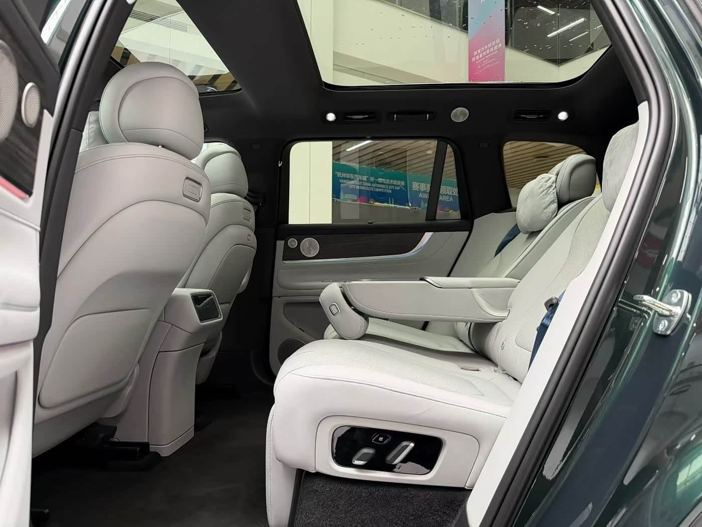 2026 Aito Wenjie AITO M9 Green, 12,000 km, China export – photo 6