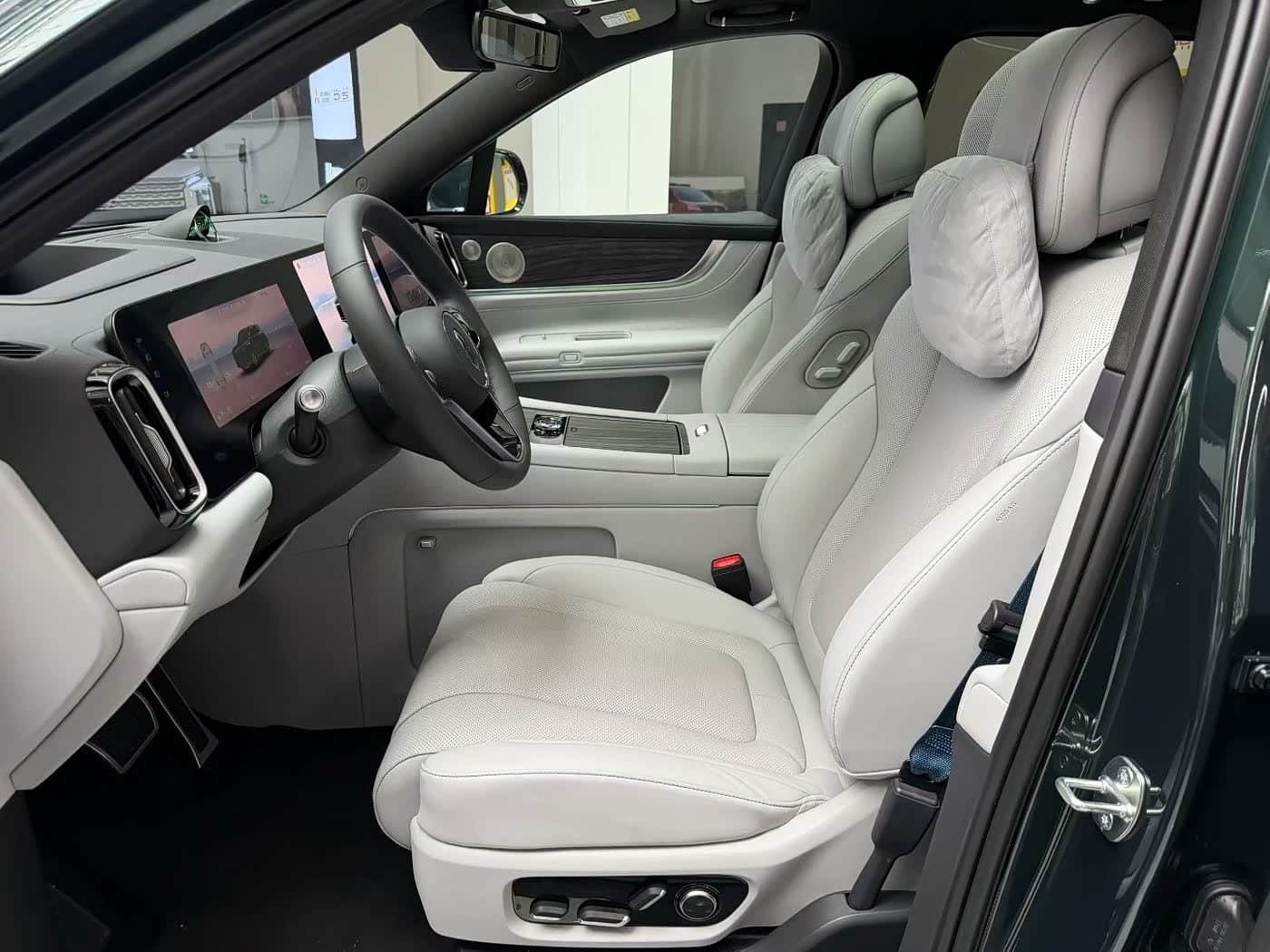 2026 Aito Wenjie AITO M9 Green, 12,000 km, China export – photo 8