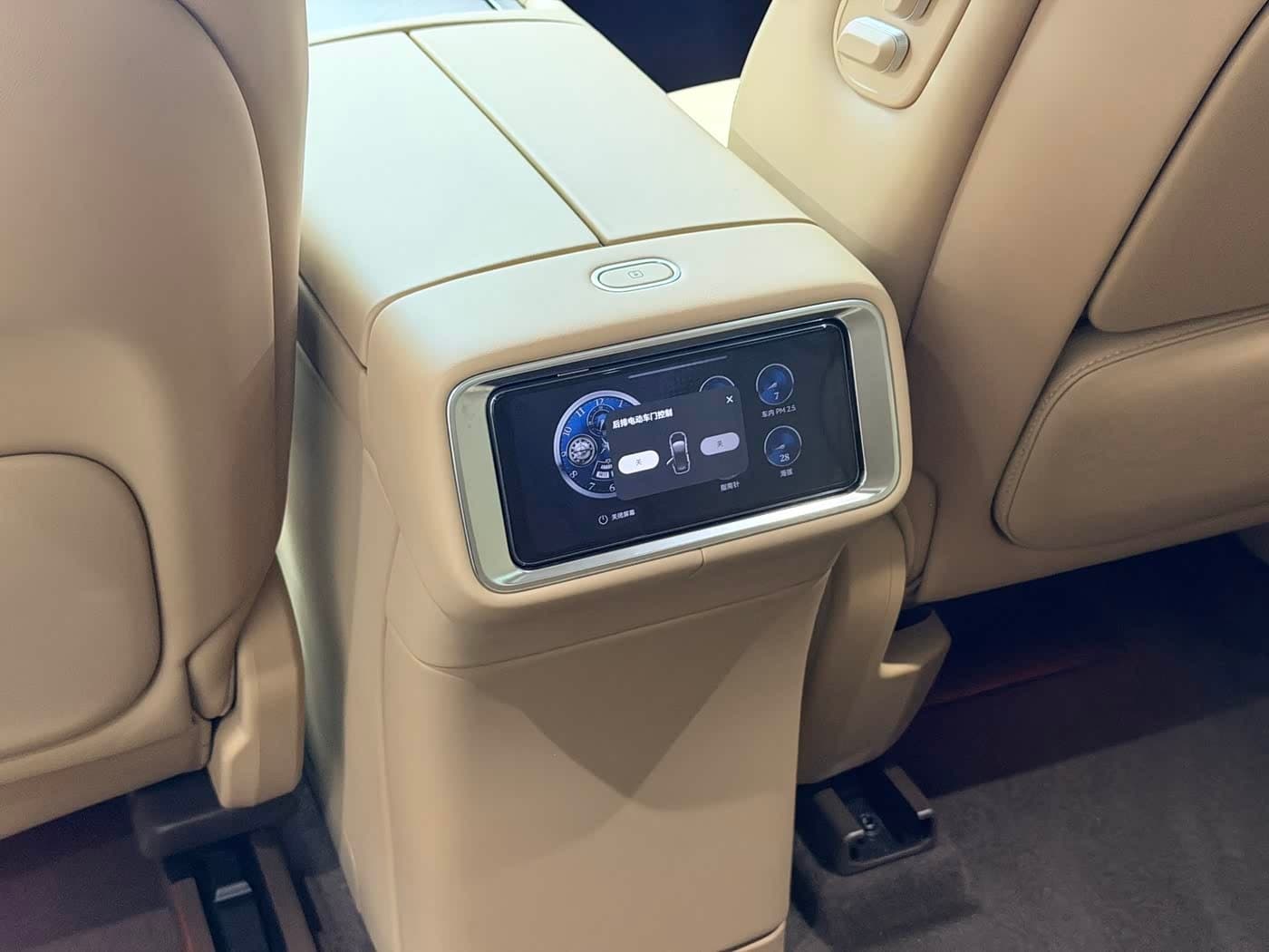 2025 Aito Wenjie AITO M9 Red, 7,000 km, China export – photo 11