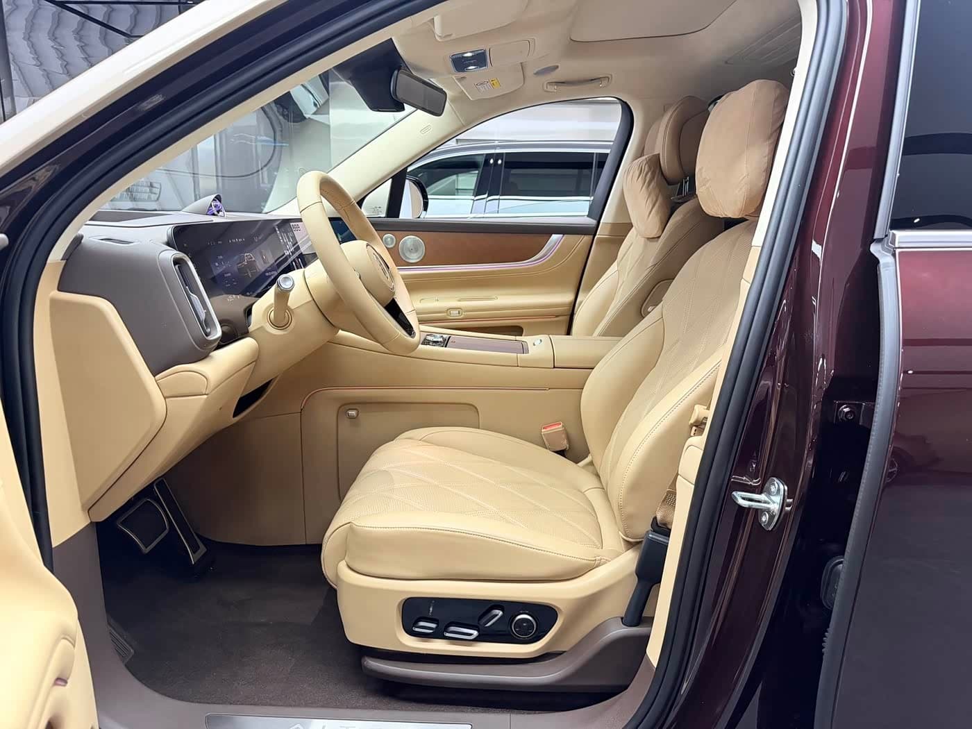 2025 Aito Wenjie AITO M9 Red, 7,000 km, China export – photo 5