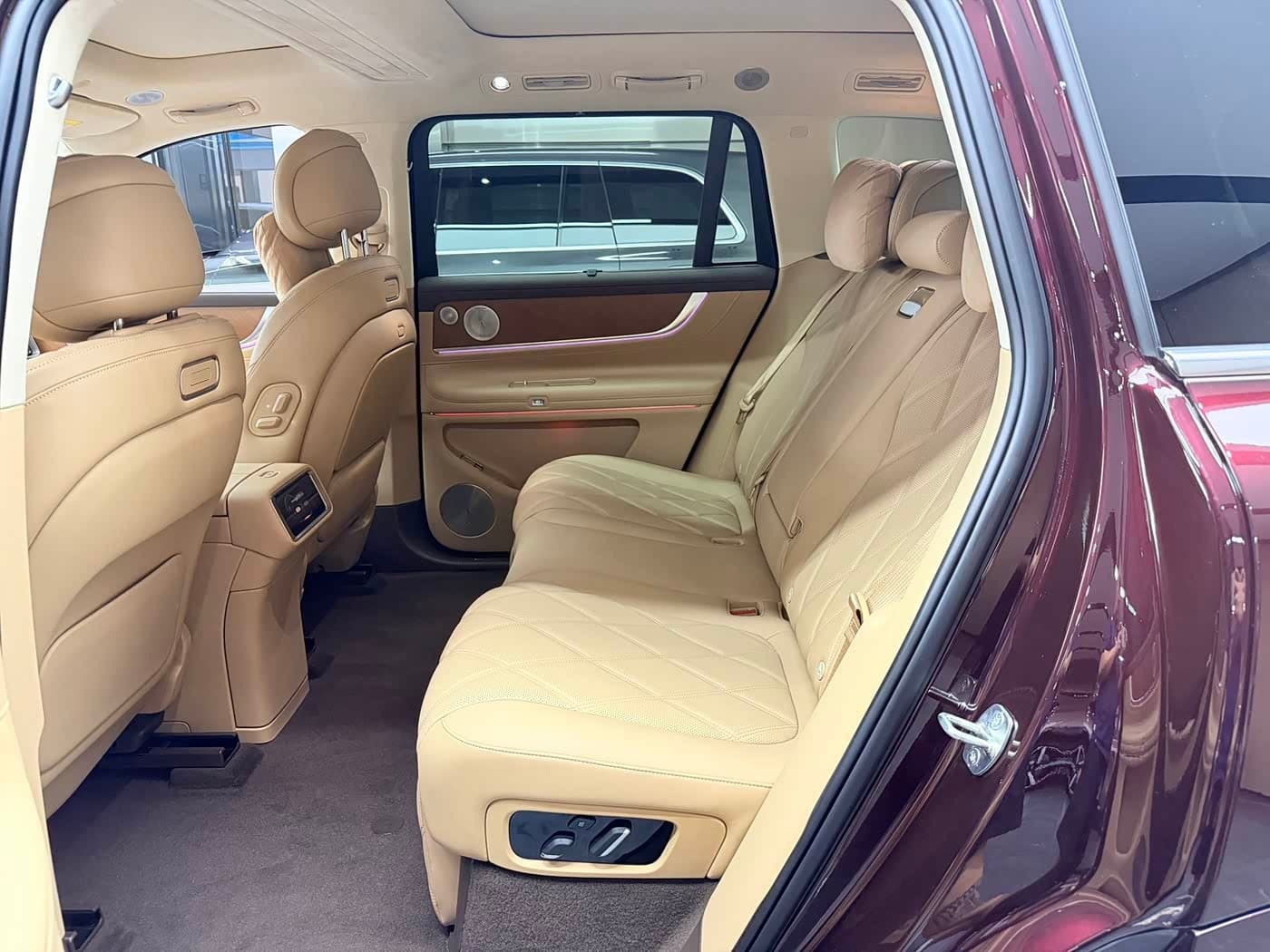 2025 Aito Wenjie AITO M9 Red, 7,000 km, China export – photo 6