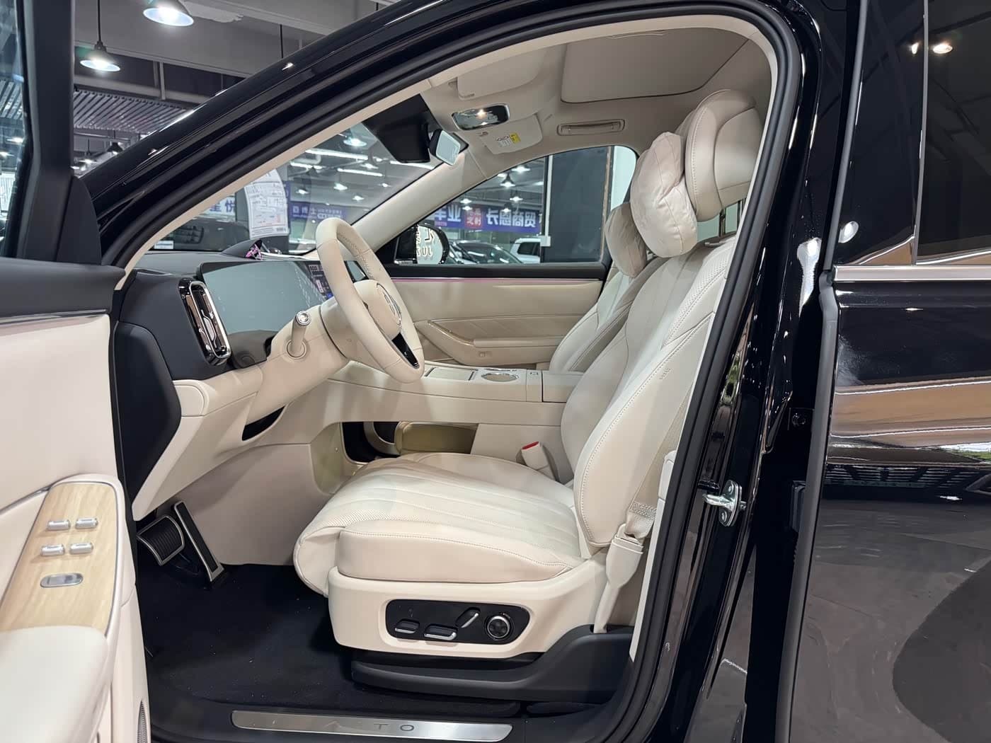 2026 Aito Wenjie AITO M8 Black, 100 km, China export – photo 10