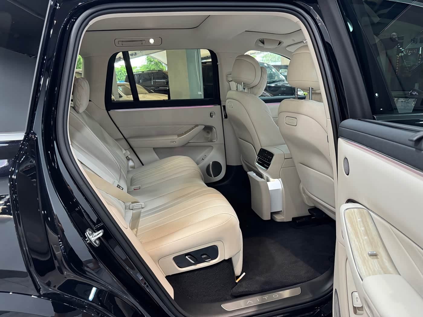 2026 Aito Wenjie AITO M8 Black, 100 km, China export – photo 18