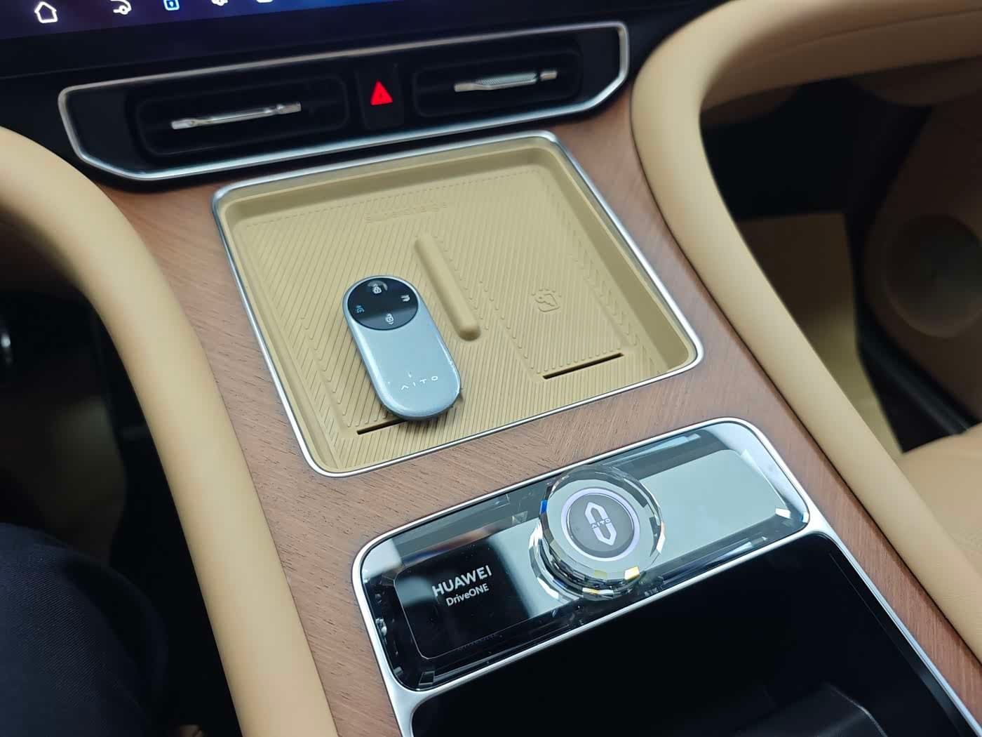 2025 Aito Wenjie AITO M9 Red, 15,000 km, China export – photo 20