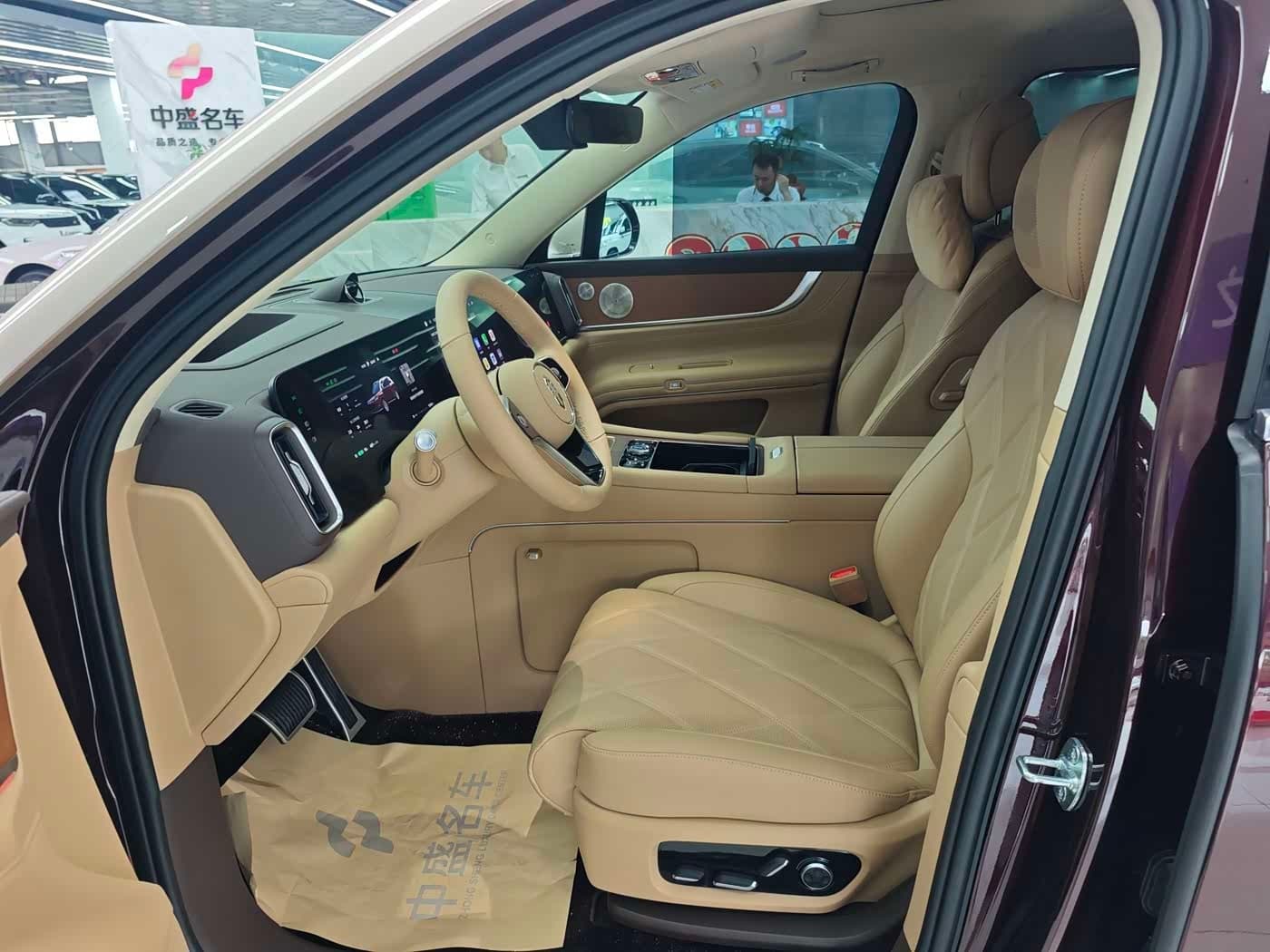 2025 Aito Wenjie AITO M9 Red, 15,000 km, China export – photo 12
