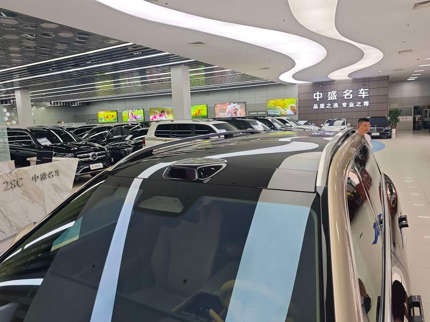 2025 Aito Wenjie AITO M9 Red, 15,000 km, China export – photo 13