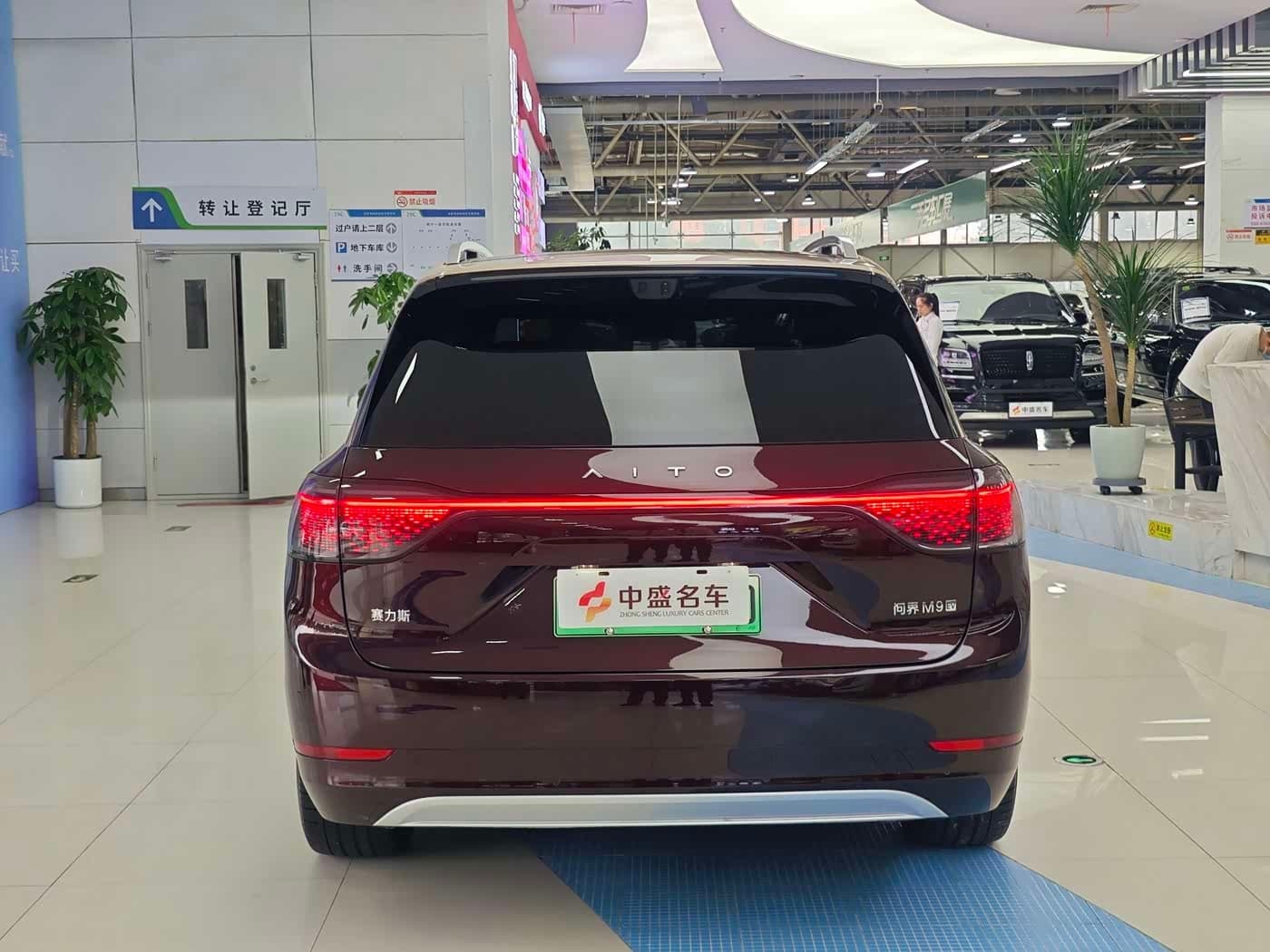 2025 Aito Wenjie AITO M9 Red, 15,000 km, China export – photo 6