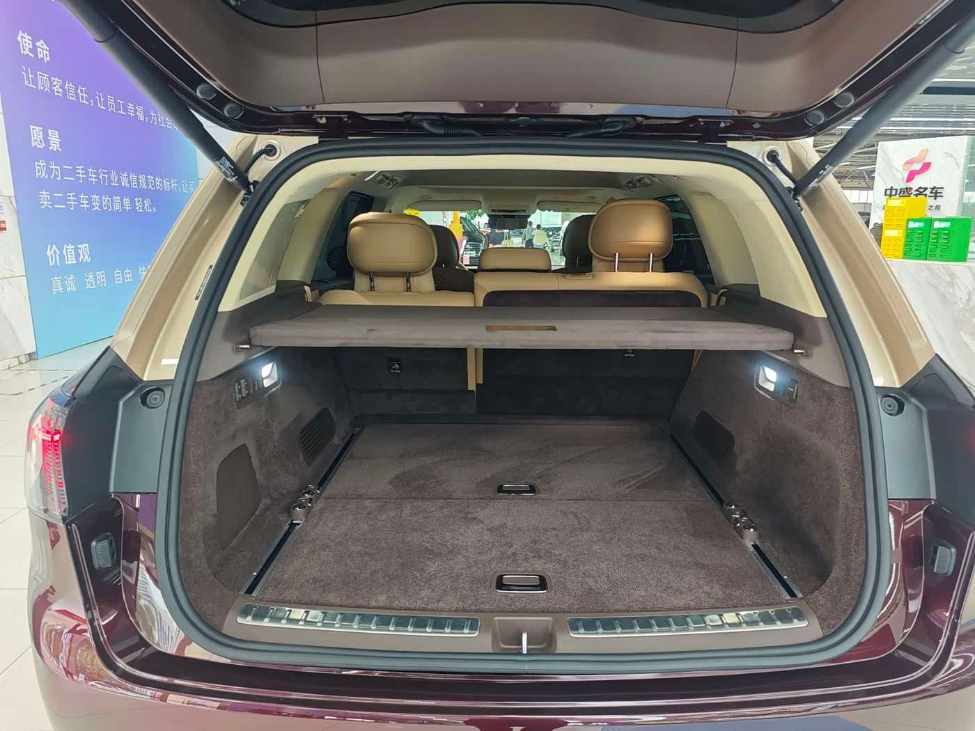 2025 Aito Wenjie AITO M9 Red, 15,000 km, China export – photo 8