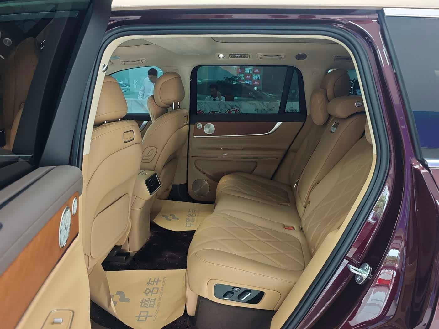 2025 Aito Wenjie AITO M9 Red, 15,000 km, China export – photo 11