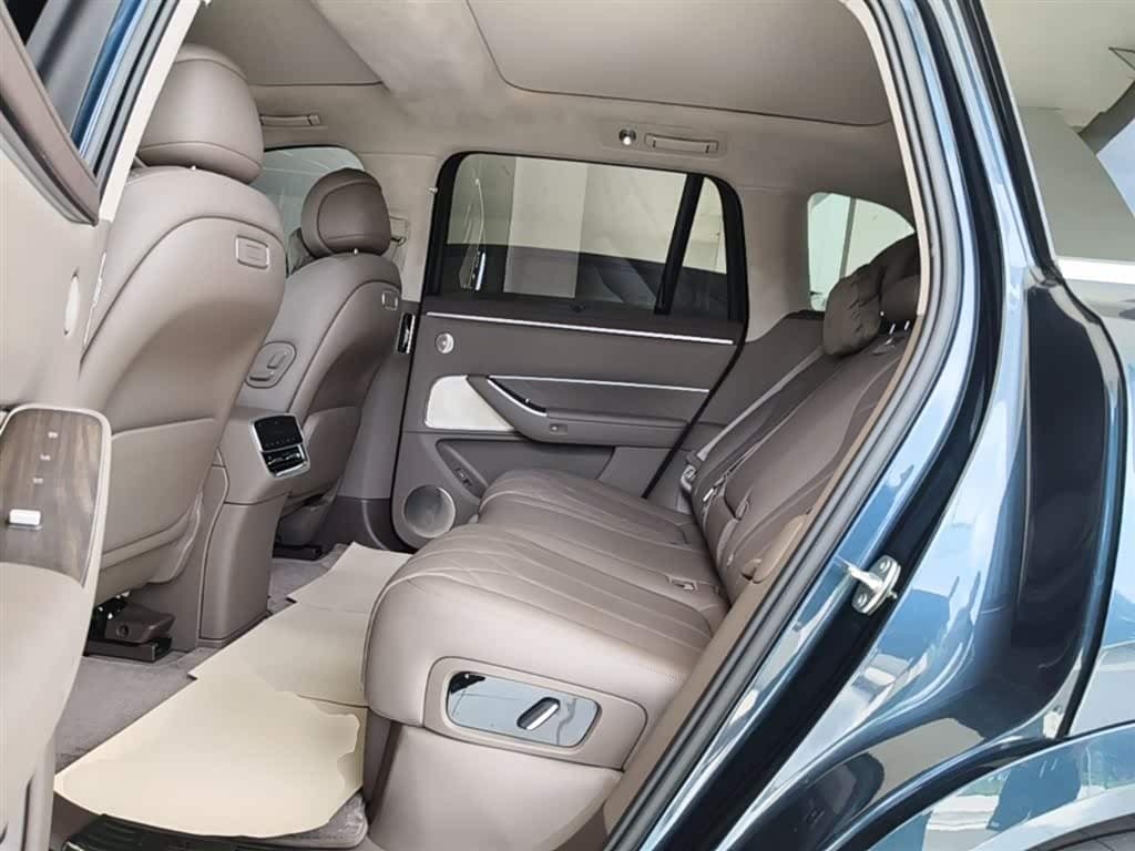 2025 Aito Wenjie AITO M8 Blue, 5,300 km, China export – photo 17