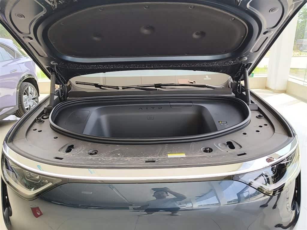 2025 Aito Wenjie AITO M8 Blue, 5,300 km, China export – photo 20