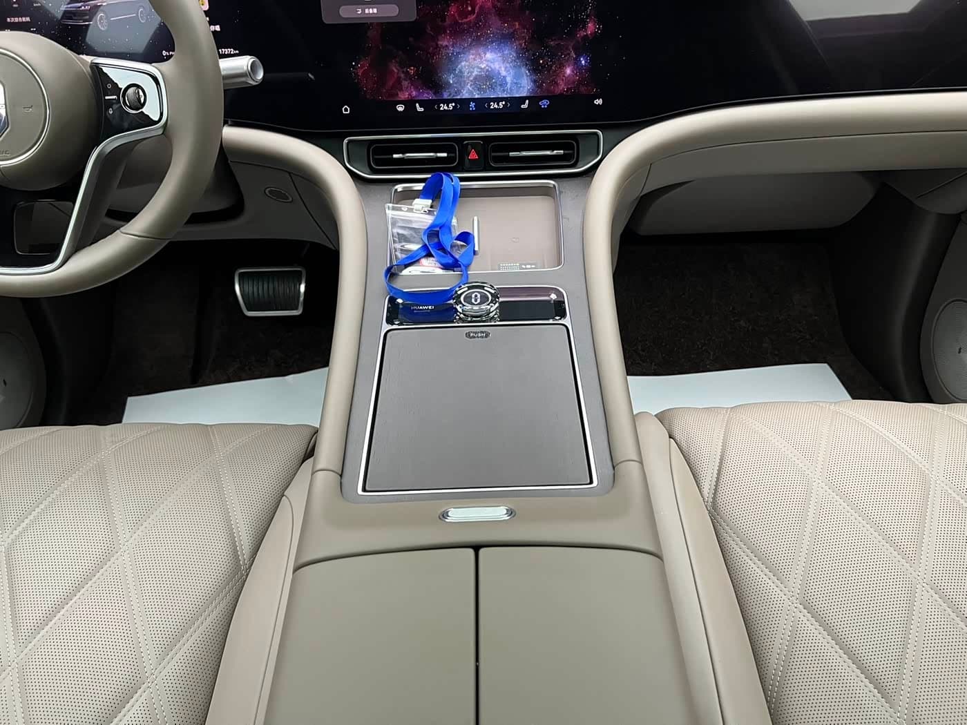 2025 Aito Wenjie AITO M9 Black, 7,000 km, China export – photo 17