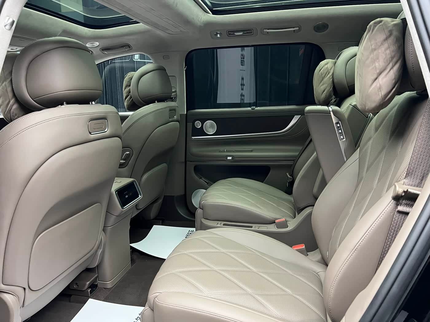 2025 Aito Wenjie AITO M9 Black, 7,000 km, China export – photo 10