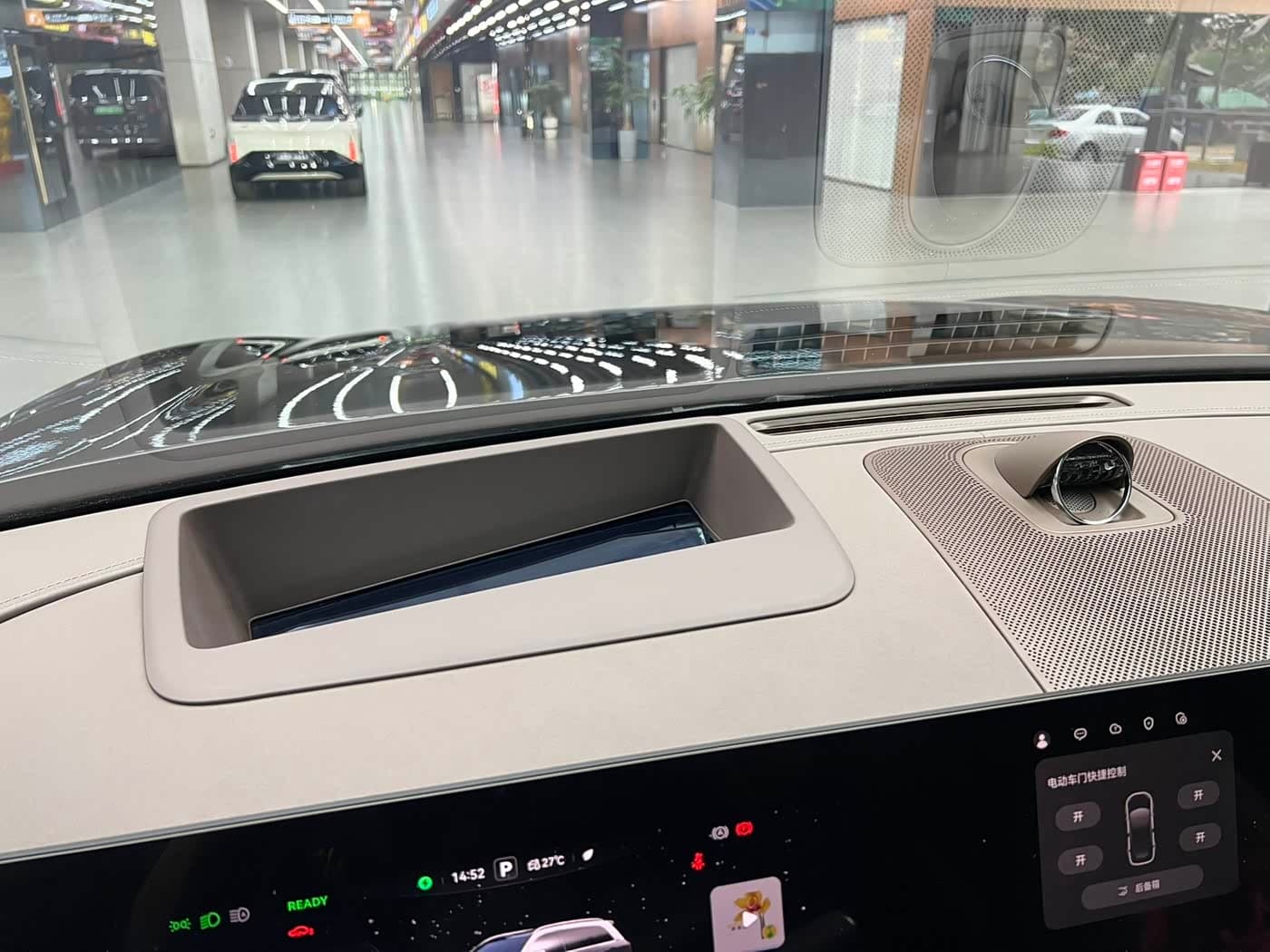2025 Aito Wenjie AITO M9 Black, 7,000 km, China export – photo 12