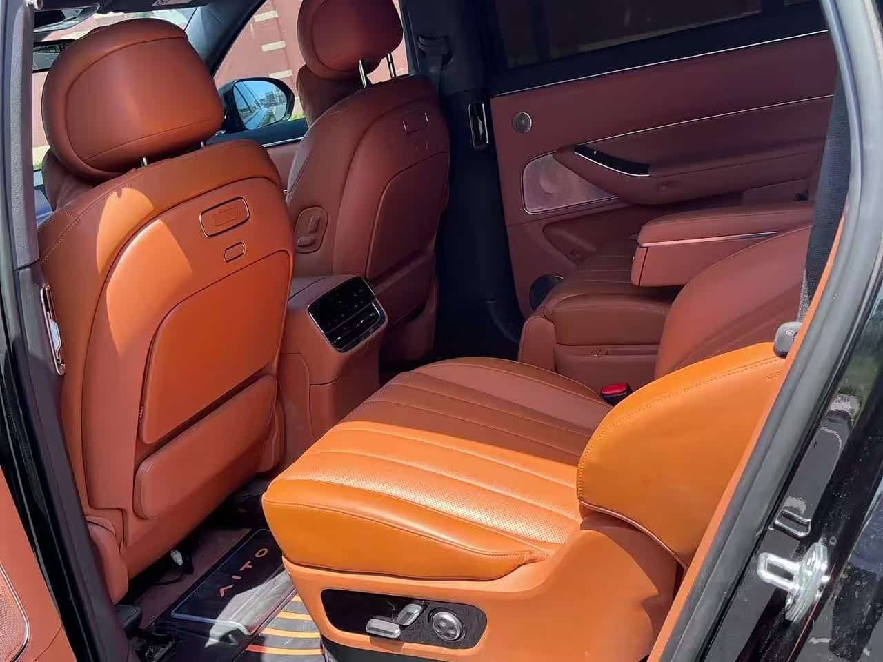 2025 Aito Wenjie AITO M8 Black, 30,000 km, China export – photo 6