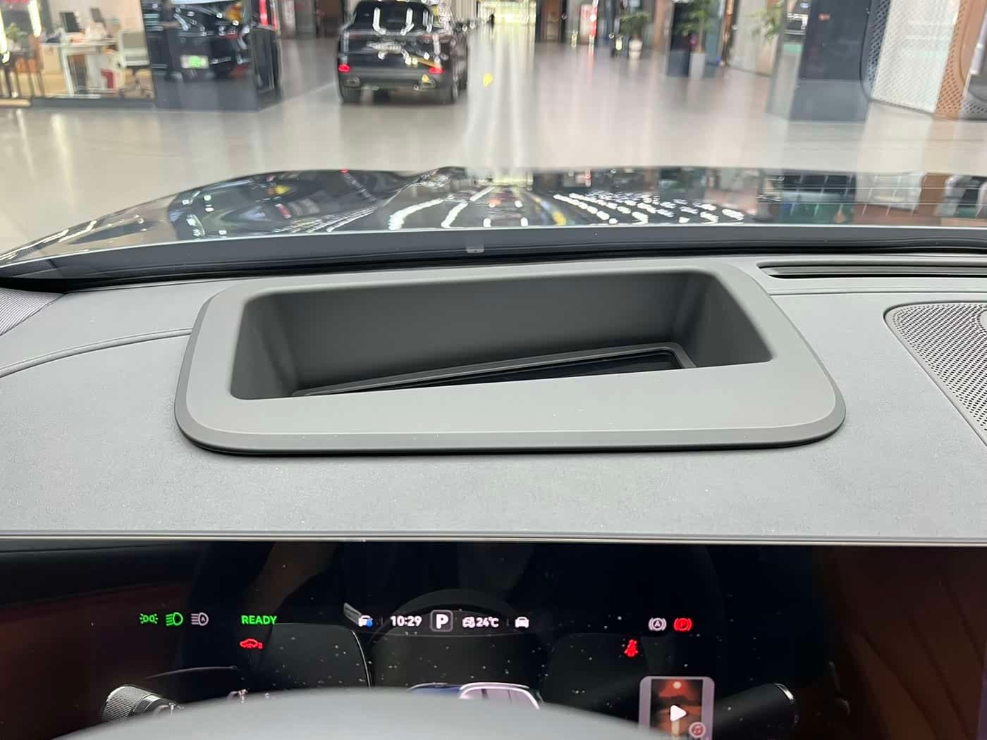 2025 Aito Wenjie AITO M8 Green, 9,600 km, China export – photo 10
