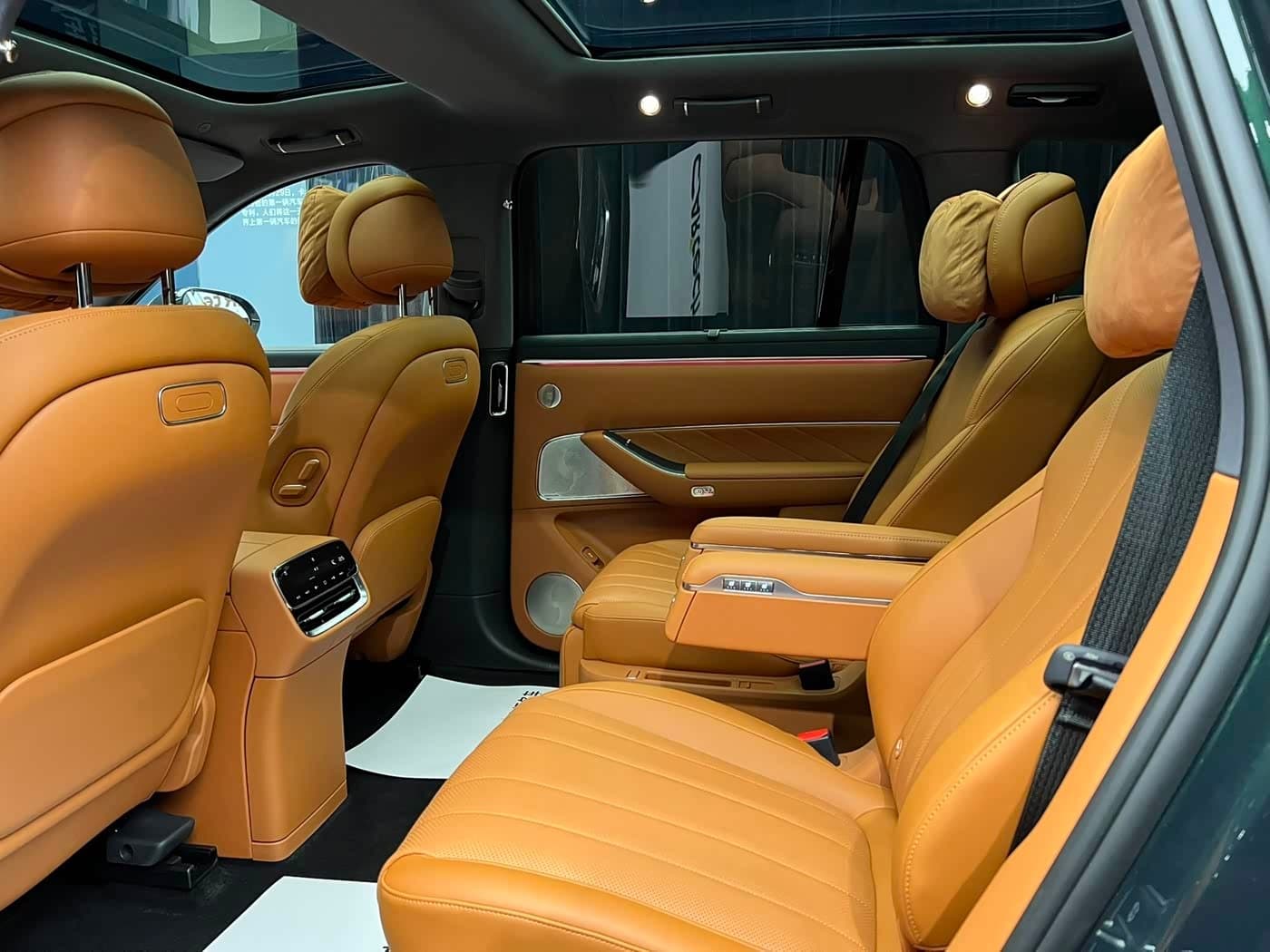2025 Aito Wenjie AITO M8 Green, 9,600 km, China export – photo 9