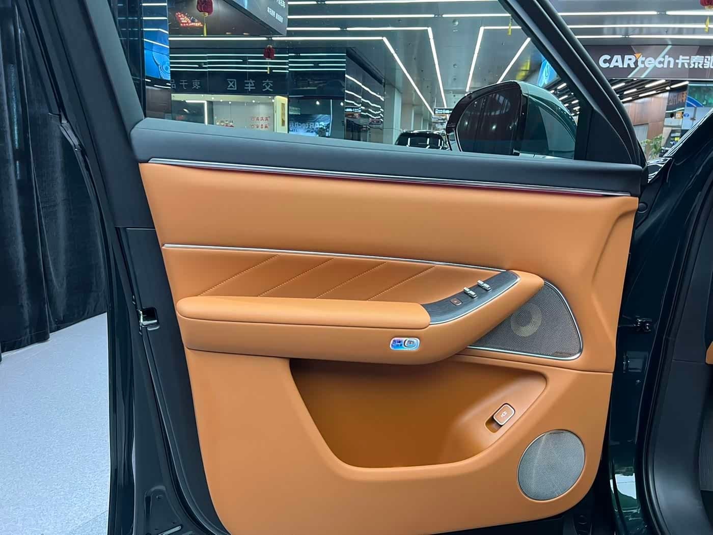 2025 Aito Wenjie AITO M8 Green, 9,600 km, China export – photo 13