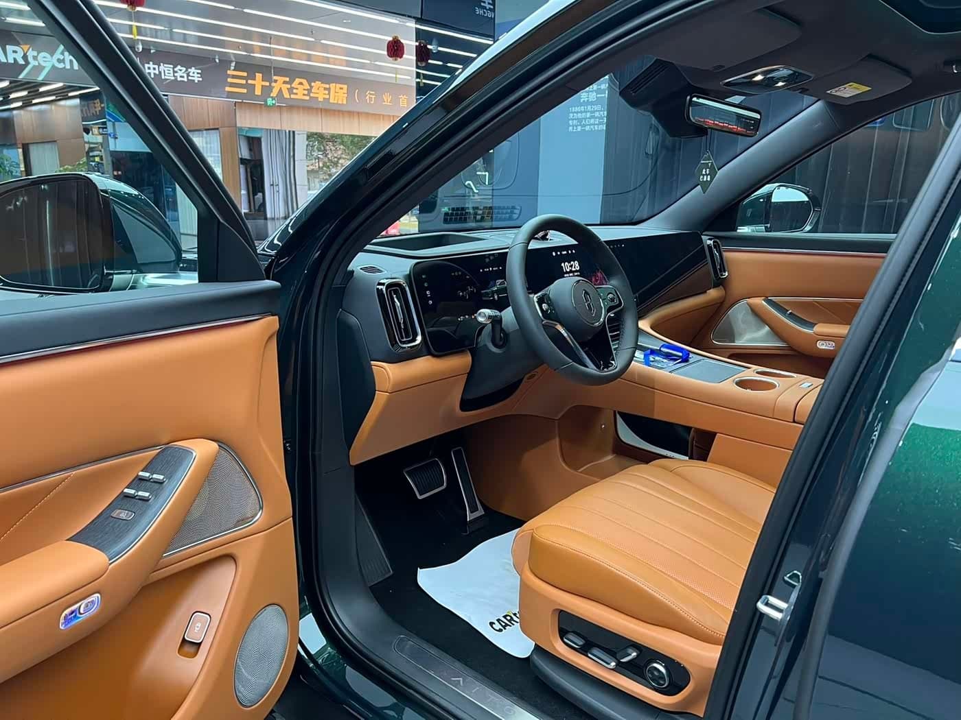 2025 Aito Wenjie AITO M8 Green, 9,600 km, China export – photo 15