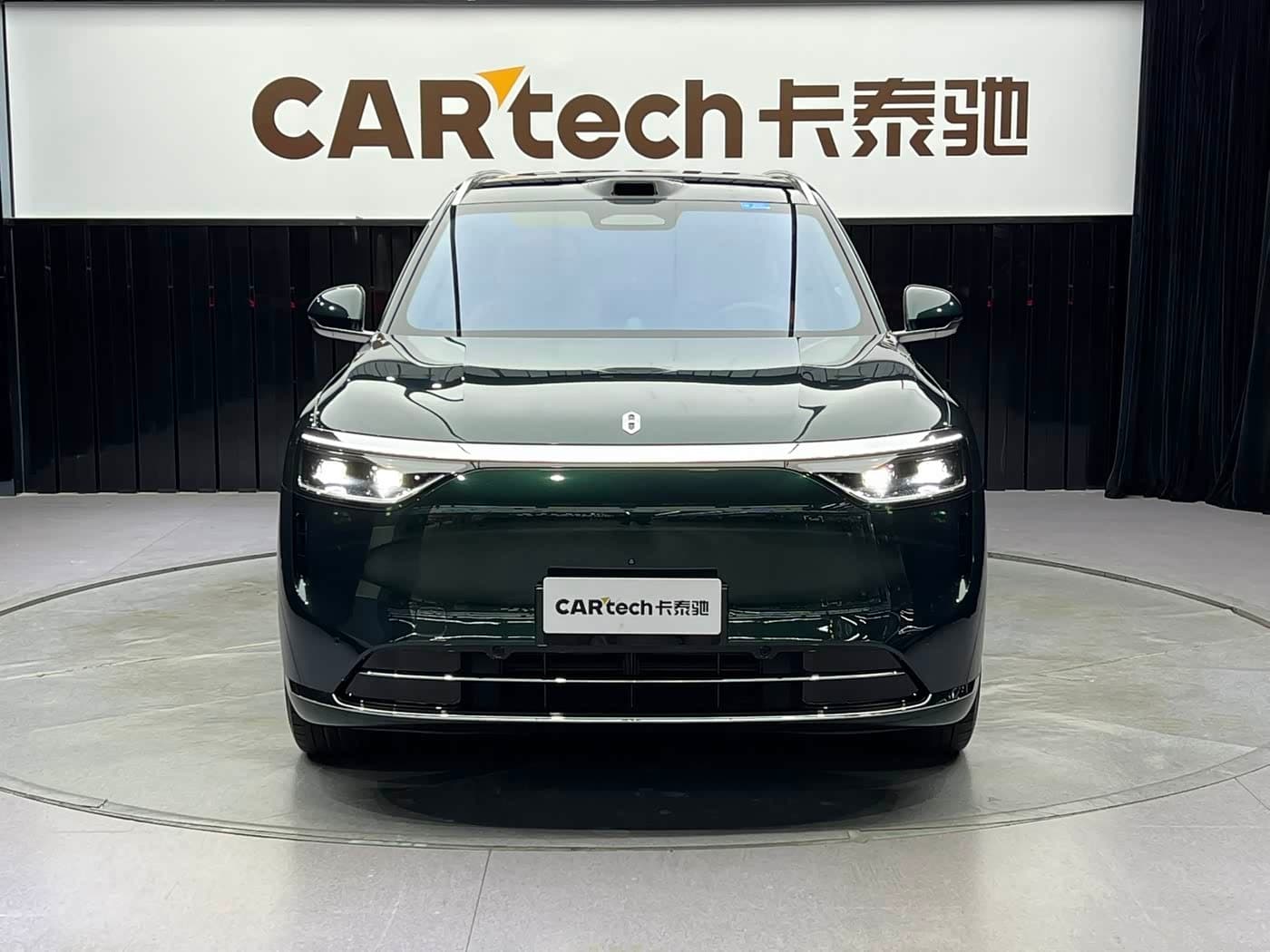 2025 Aito Wenjie AITO M8 Green, 9,600 km, China export – photo 2
