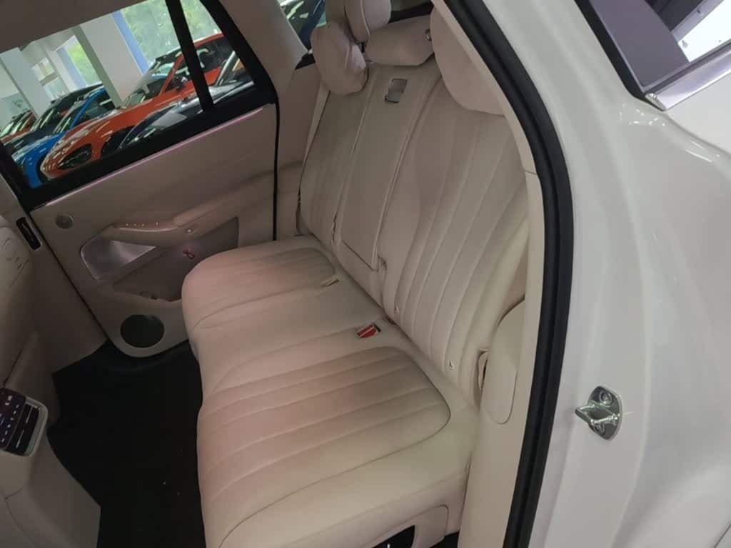 2025 Aito Wenjie AITO M8 White, 8,900 km, China export – photo 17