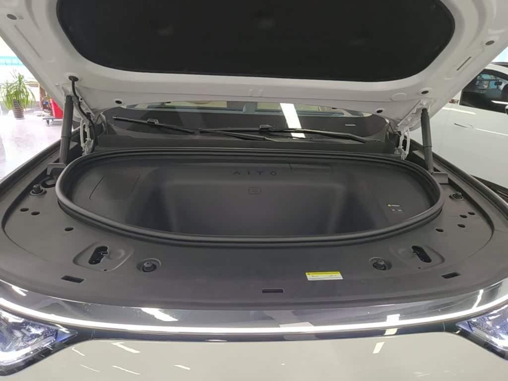 2025 Aito Wenjie AITO M8 White, 8,900 km, China export – photo 20