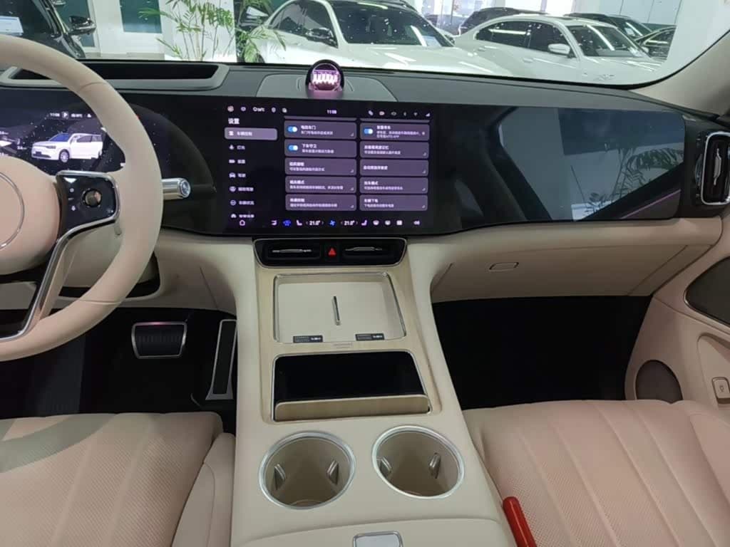 2025 Aito Wenjie AITO M8 White, 8,900 km, China export – photo 13
