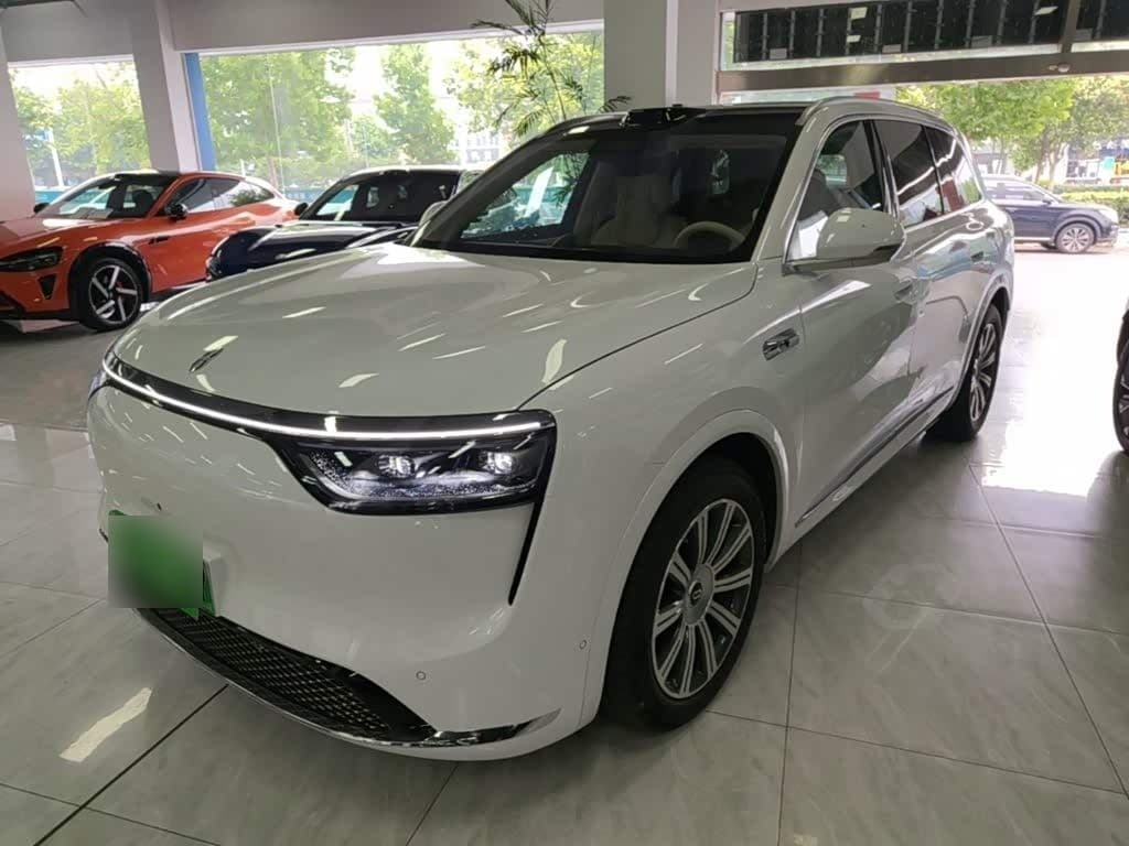2025 Aito Wenjie AITO M8 White, 8,900 km, China export – photo 1