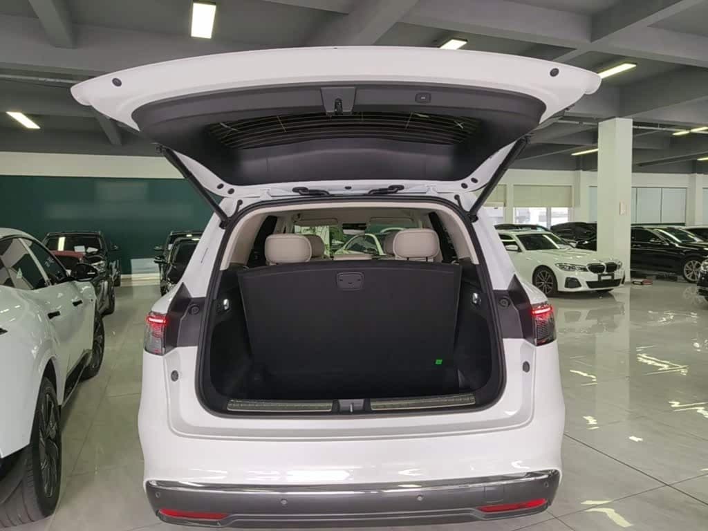 2025 Aito Wenjie AITO M8 White, 8,900 km, China export – photo 19